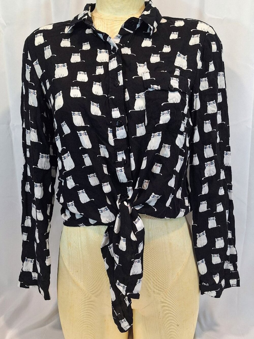 Love Notes Cute Cat Print Buttoned Tied Front Blouse Size Small Kitty